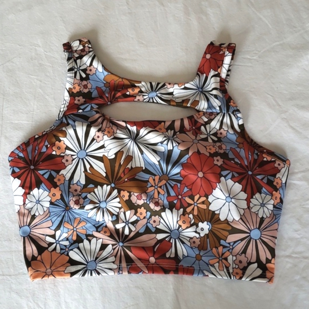 SO Kohl's Sporty Cutout Sport Bra Olive Daisy Floral Activewear Top Medi…
